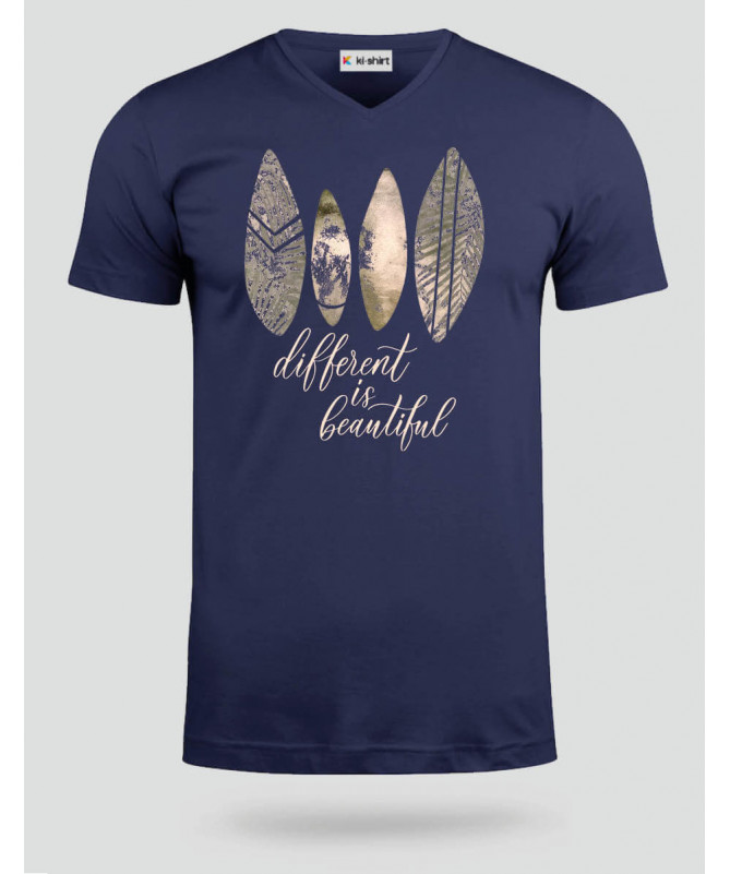 Different is beautiful  T-shirt Scollo V