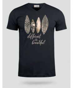 Different is beautiful  T-shirt Scollo V